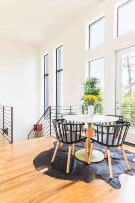 Glamorous Perfectly Located Luxury 2 Bed Townhome Dallas Bagian luar foto