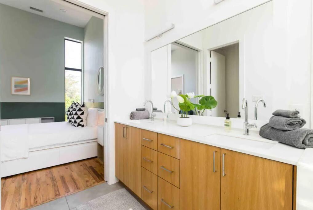 Glamorous Perfectly Located Luxury 2 Bed Townhome Dallas Bagian luar foto