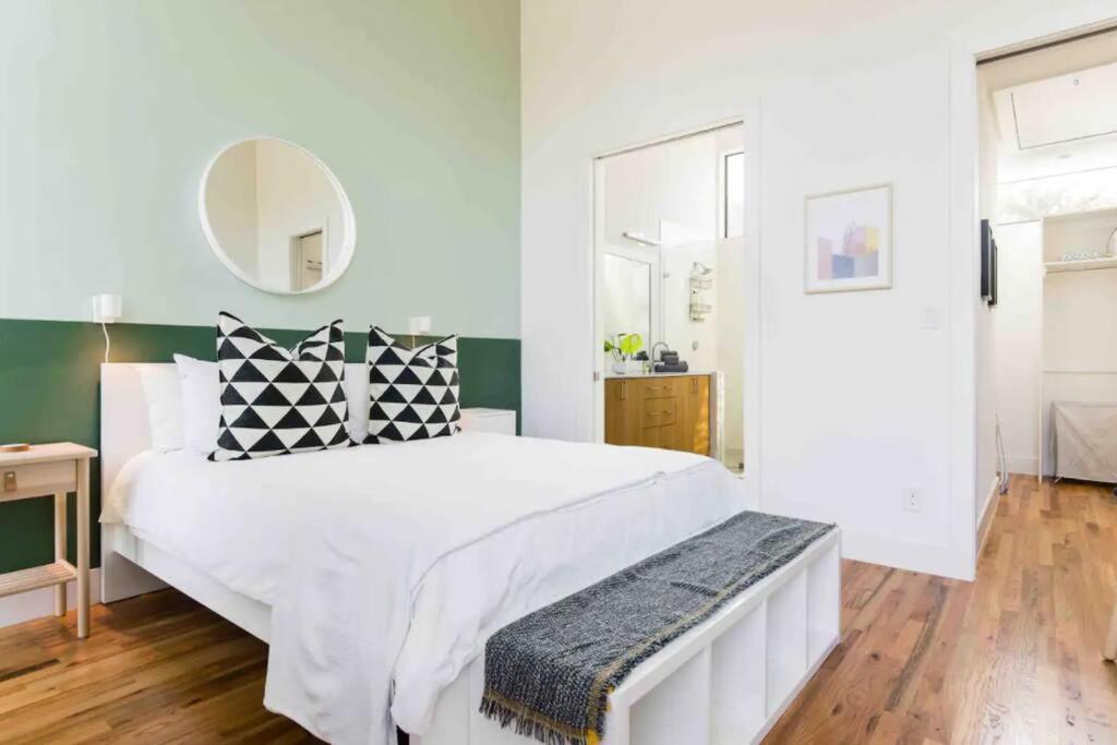 Glamorous Perfectly Located Luxury 2 Bed Townhome Dallas Bagian luar foto