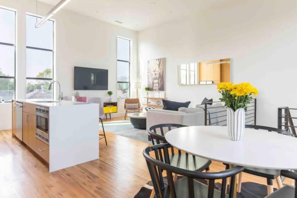 Glamorous Perfectly Located Luxury 2 Bed Townhome Dallas Bagian luar foto